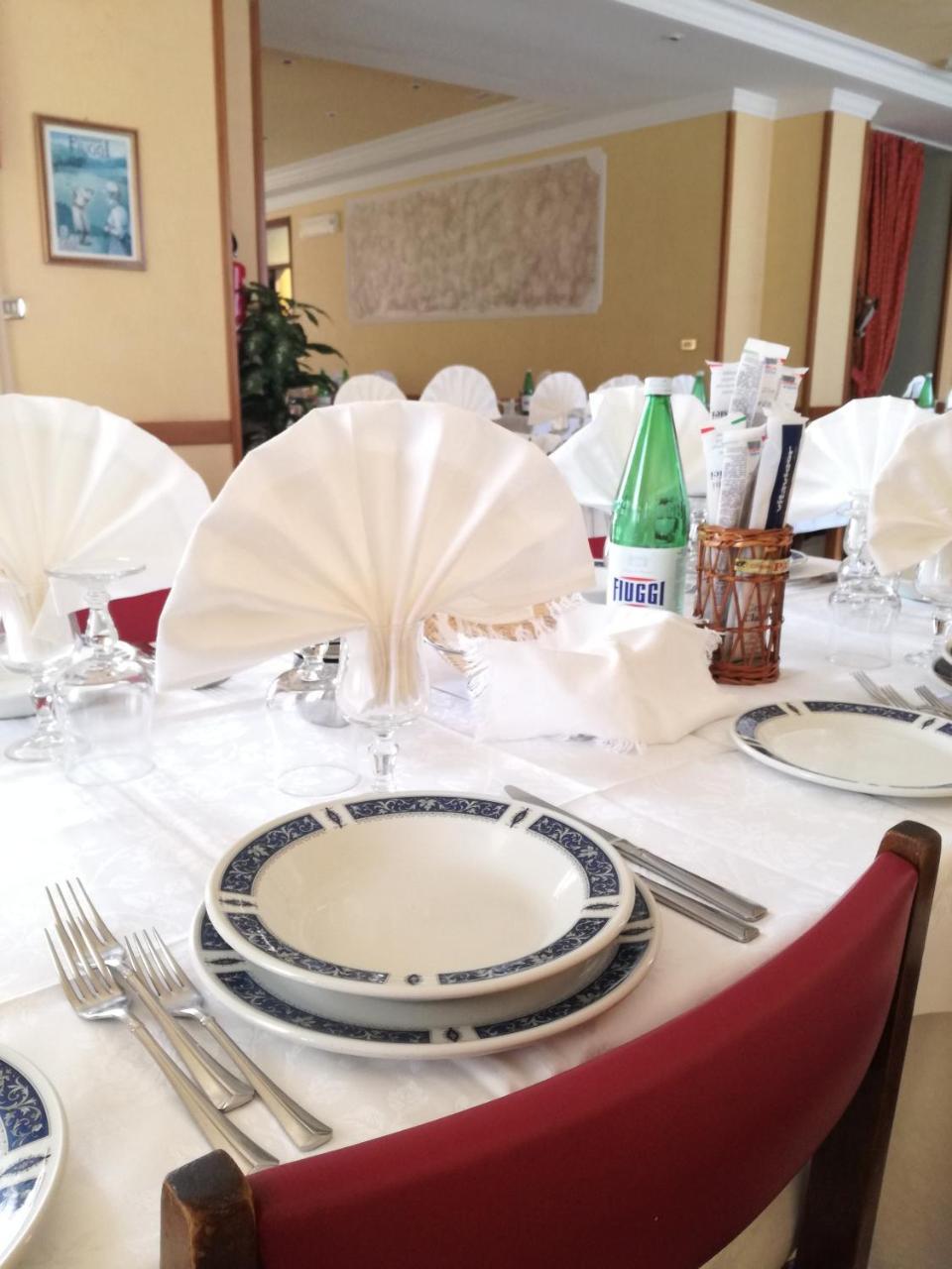 Hotel Pompei Fiuggi Buitenkant foto